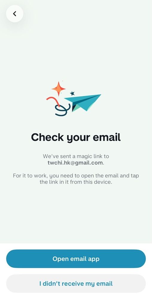 「檢查您的電子郵件」(Check your email) 的提示畫面，中央有一個紙飛機與星星的插圖。文字說明已發送一個神奇連結 (magic link) 到剛才輸入的電子郵件信箱。底部有一個藍色按鈕寫著「開啟電子郵件應用程式」(Open email app)。