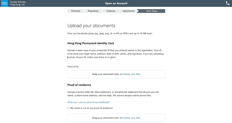 標題為「上傳您的文件」的後續步驟頁面。提供上傳「香港永久性居民身份證」與「住址證明」的檔案拖放區域。